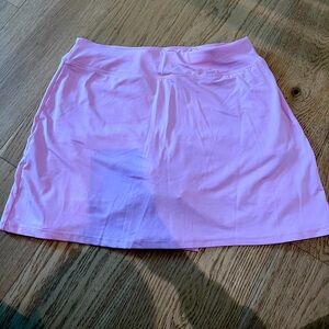 Women’s tennis / golf skirt, size M, built in shorts & pockets. Drifit material.